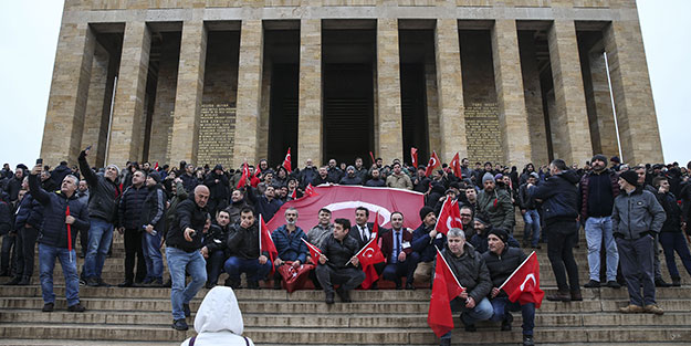 'Emekli olamayanlar' Anıtkabir'e gitti