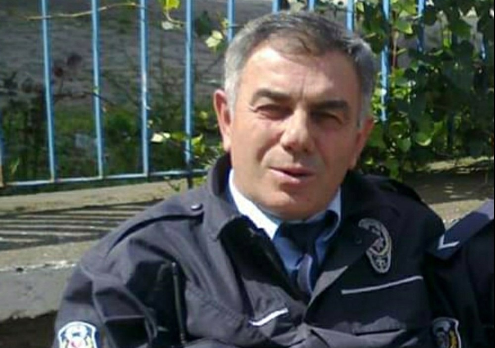 Emekli polis deniz kenarında tabancayla intihar etti 