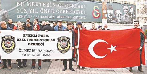 Emekli polislerden terör protestosu