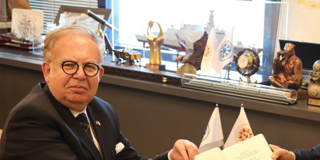 Emekli Tümamiral Cihat Yaycı Töre’yi karşıladı...Töre: Milli şuura sahip toplumlar aldanmaz ve aldatmaz