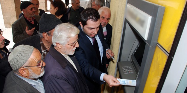 Emekliler faizci bankadan maaş alacak