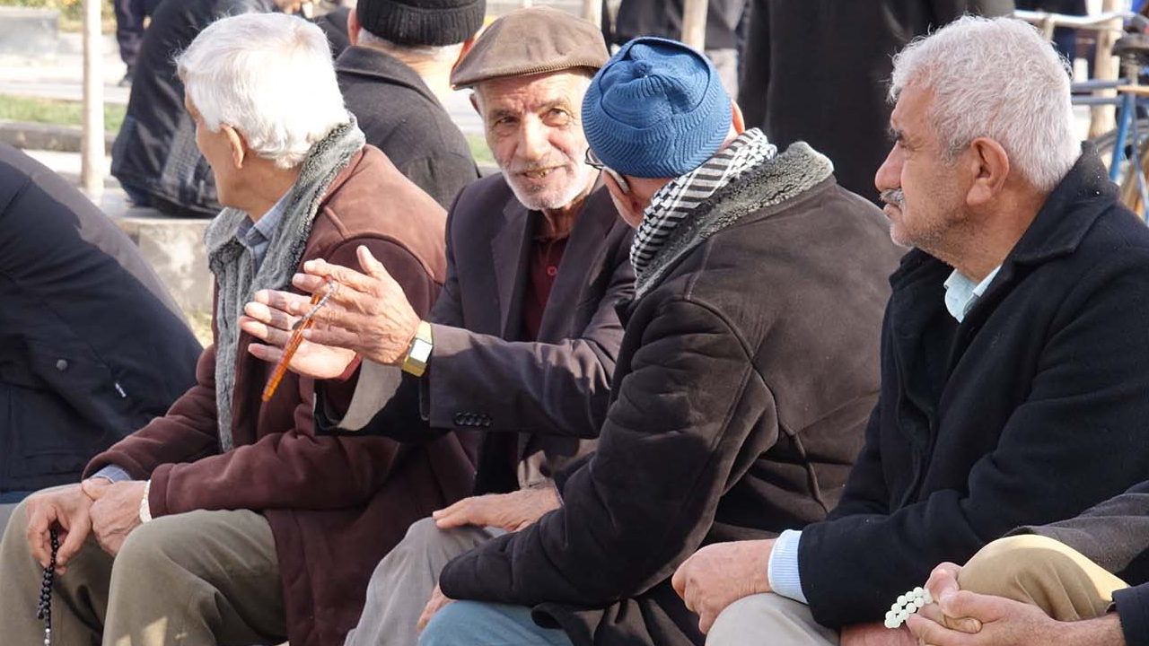 Emekliler hayat pahalılığıyla mücadele ediyor!