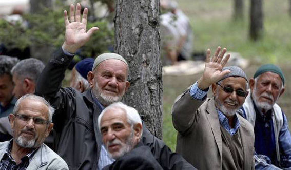 Emeklilere büyük sürpriz! Sevinçten havalara uçacaklar! O tarihte yürürlüğe girecek