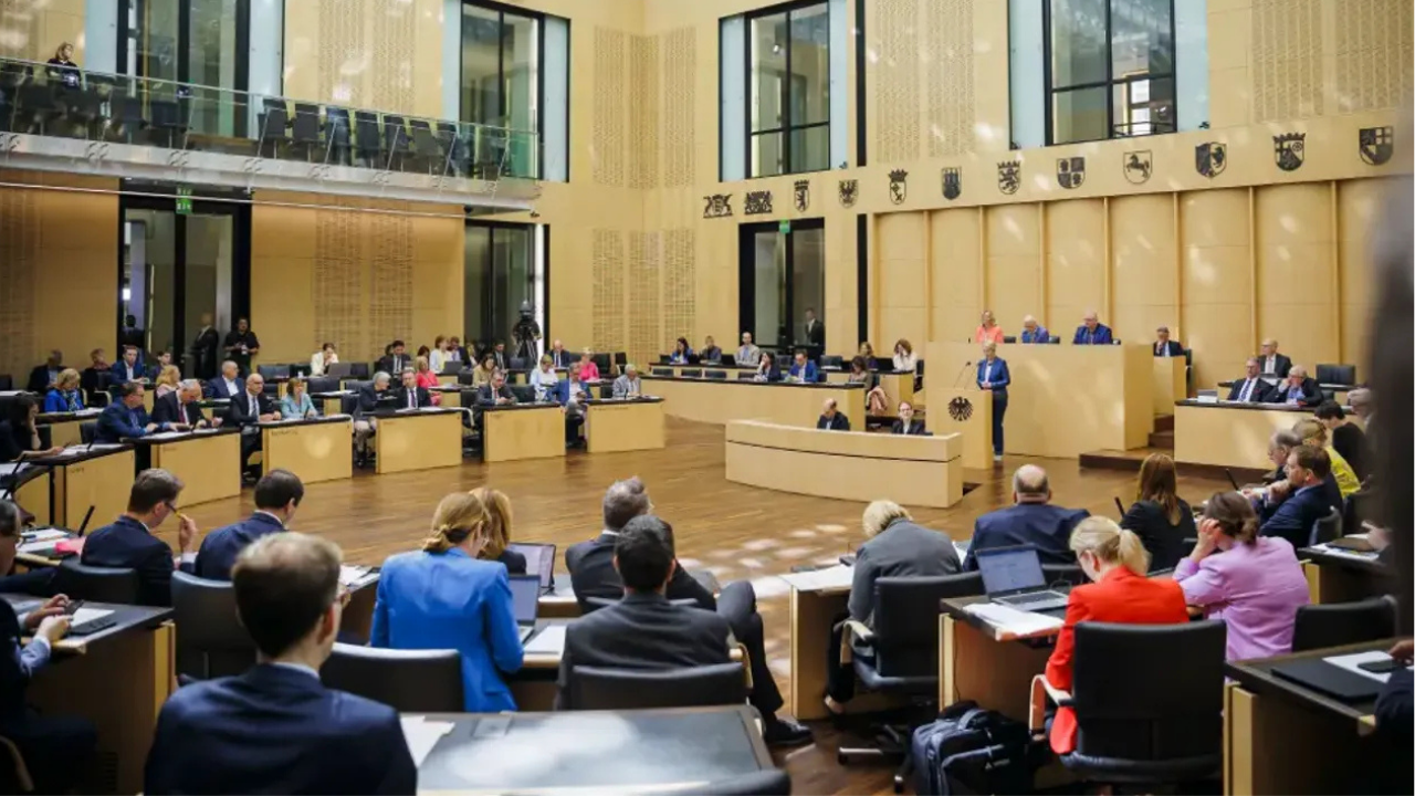 Emeklilik sistemi değişiyor: Maaşlar sabitleniyor, çalışan emekliye vergi muafiyeti geliyor