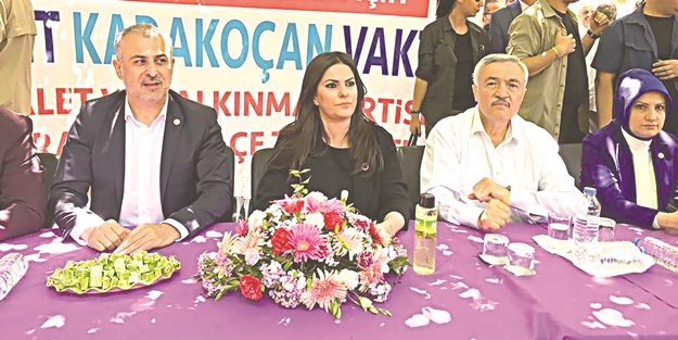 Emeklisine maaş veremeyen devlet şimdi 2 ikramiye veriyor