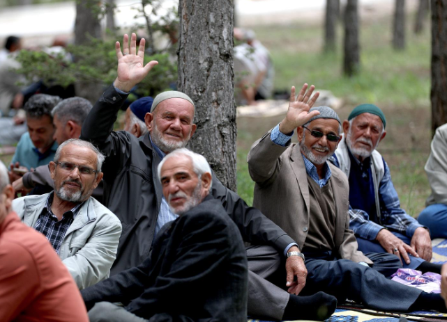 Emekliye 5 bin TL! 15 Nisan’da hesaplara yatacak