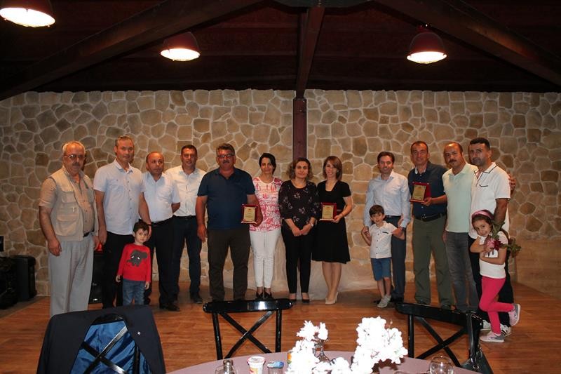 Emekliye ayrılan ve tayin olan personele veda yemeği 