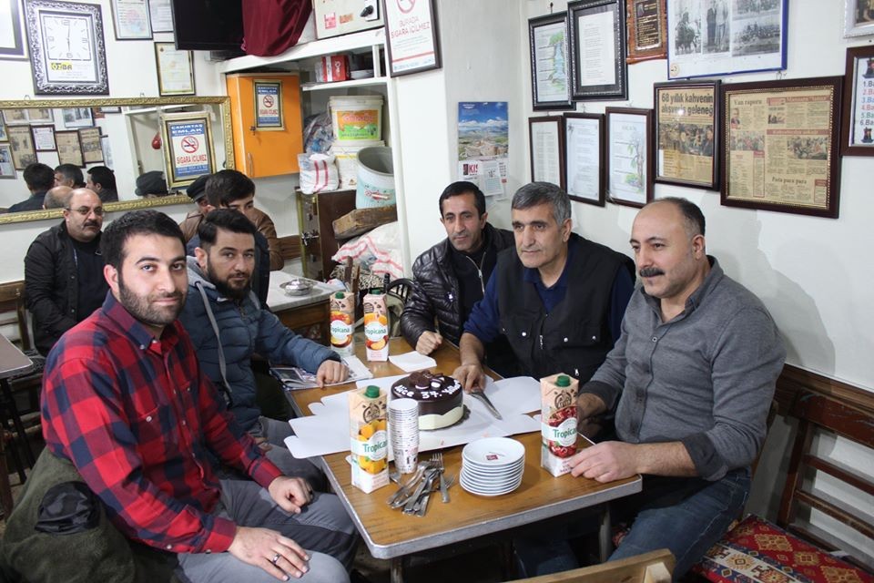 Emektar kahveciden emektar gazeteciye jest 