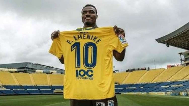 Emenike kriz çıkardı!