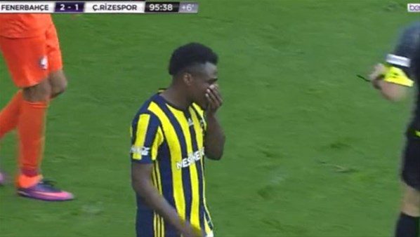 Emenike'den Iraklı futbolcuya skandal hareket!