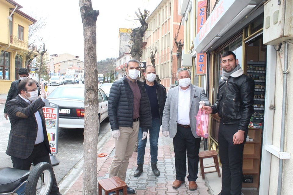 Emet Esnaf Odası’ndan tüm esnaflara maske, eldiven ve dezenfektan 