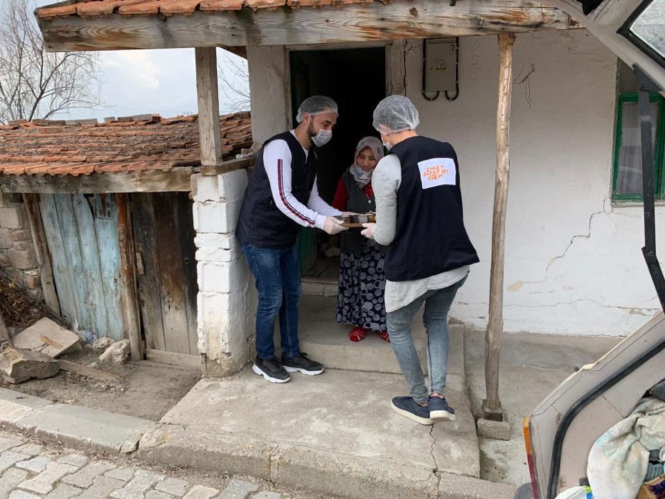 Emet’te 50 haneye 3 çeşit sıcak yemek 