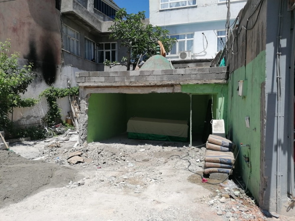 Emevi Komutanın Türbesi yenileniyor 