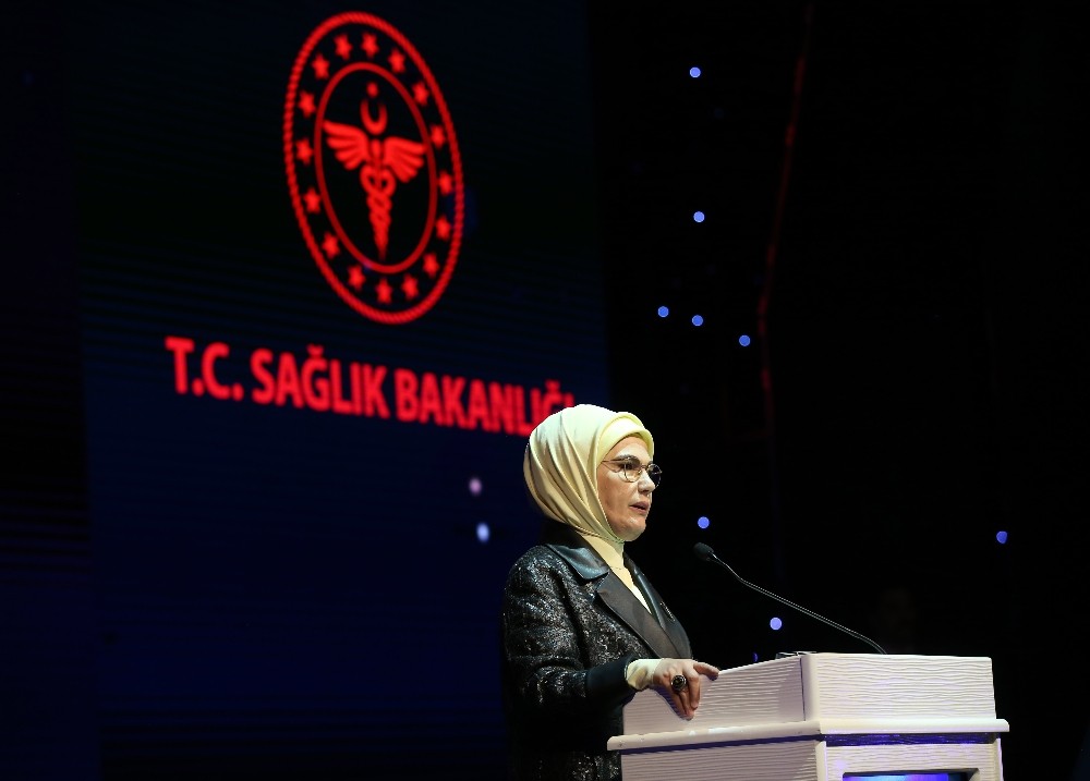Eminde Erdoğan: “Kronik hastalık seyri devam ederse hastalığın pençesinde kıvranacağız” 