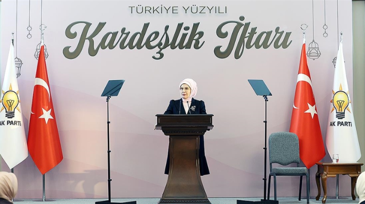 Emine Erdoğan, AK Parti Genel Merkez Kadın Kolları Başkanlığının iftarına katıldı