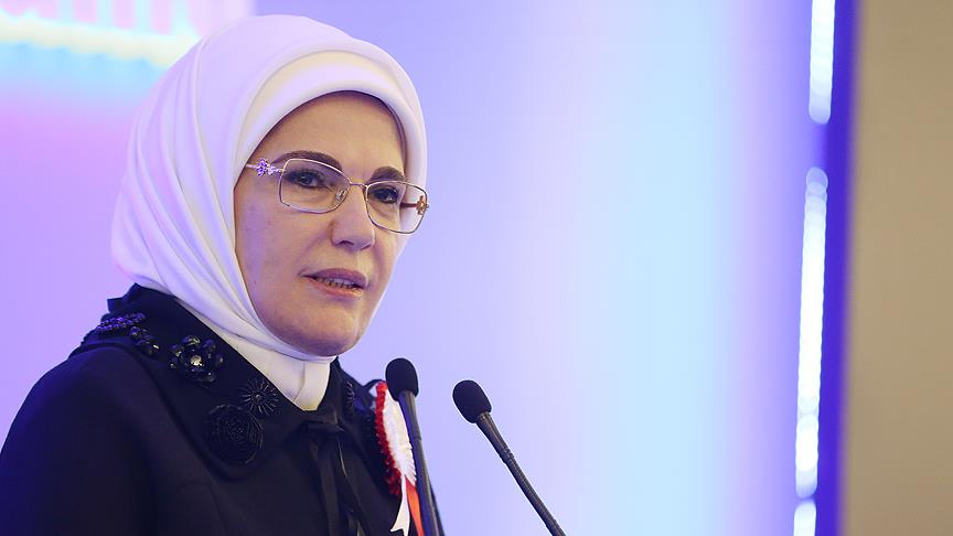 Emine Erdoğan Arakanlılar için Bangladeş'e gitti