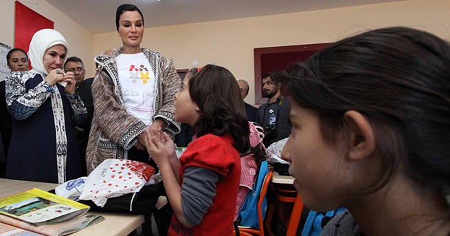 Emine Erdoğan çadır kentte gözyaşlarını tutamadı