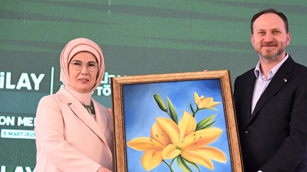 Emine Erdoğan'dan önemli uyarı: Çocuklarımızı bu 'dijital dadılar'ın elinden kurtaralım