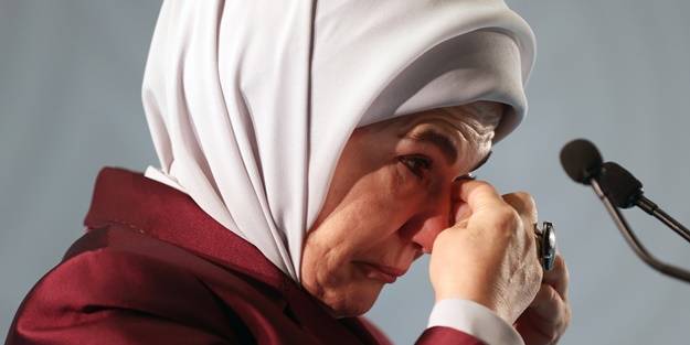 Emine Erdoğan gözyaşlarını tutamadı