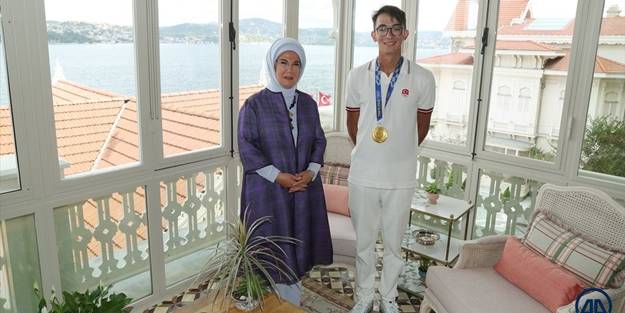 Emine Erdoğan, Mete Gazoz ile bir araya geldi