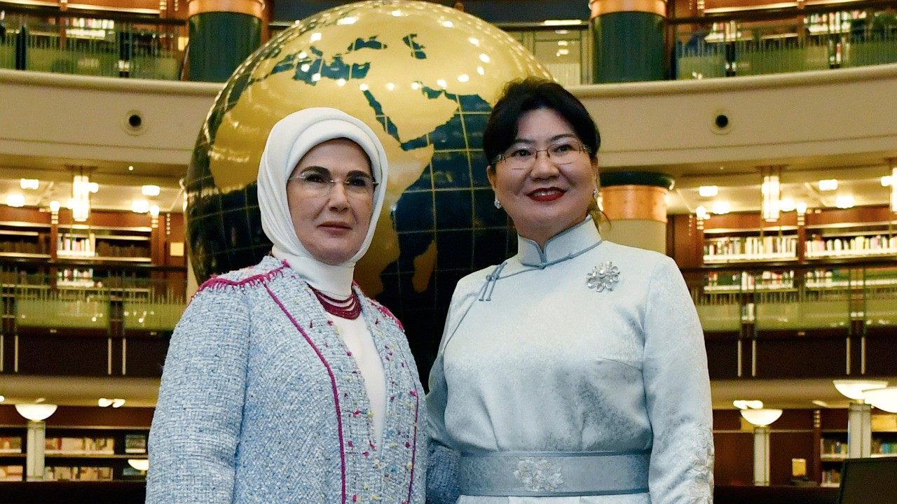 Emine Erdoğan, Moğolistan Cumhurbaşkanının eşi Luvsandorj ile bir araya geldi