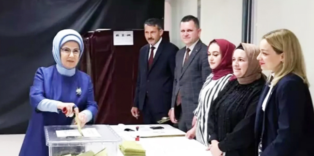 Emine Erdoğan seçim paylaşımı! Yaptığı paylaşım: Oy kullanmaya ilişkin tüm görevlilere o mesajı paylaştı