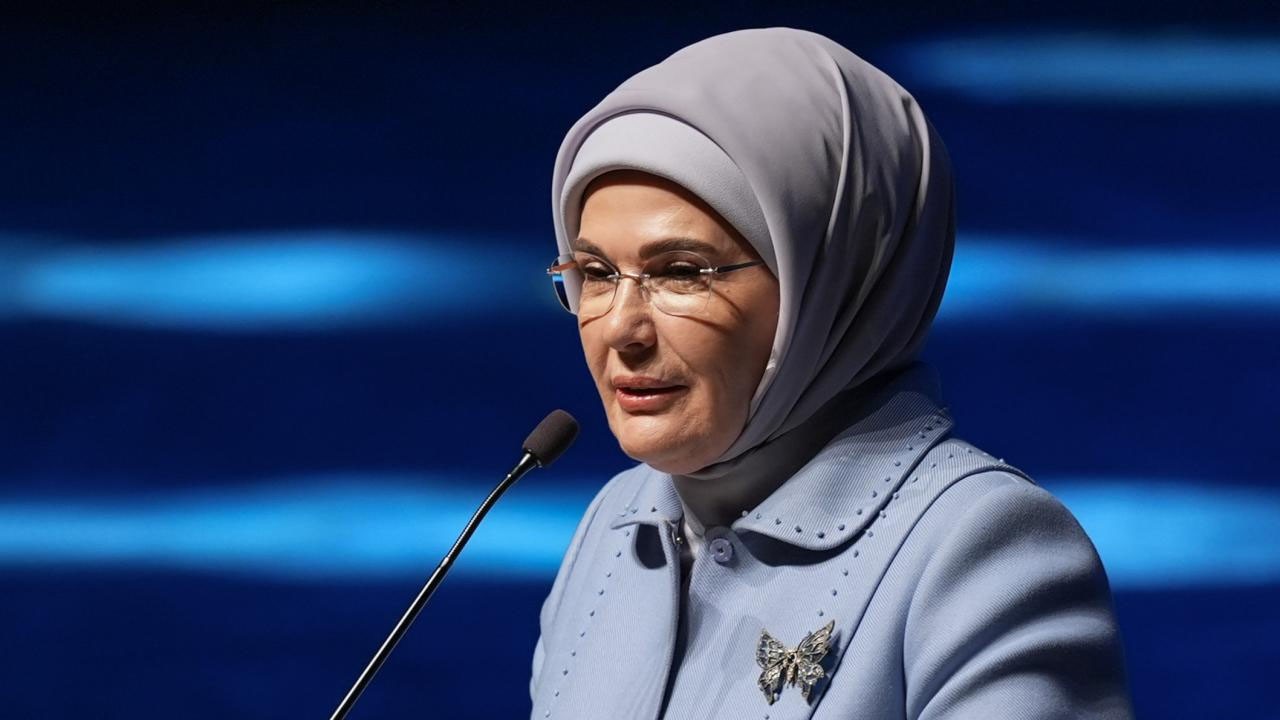 Emine Erdoğan YKS'ye girecek öğrencilere başarı diledi