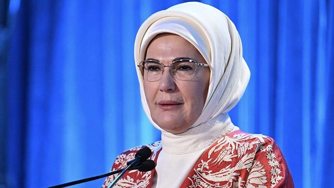 Emine Erdoğan'dan '10 Aralık' paylaşımı: Ve biz biliyoruz ki adil bir dünya mümkün