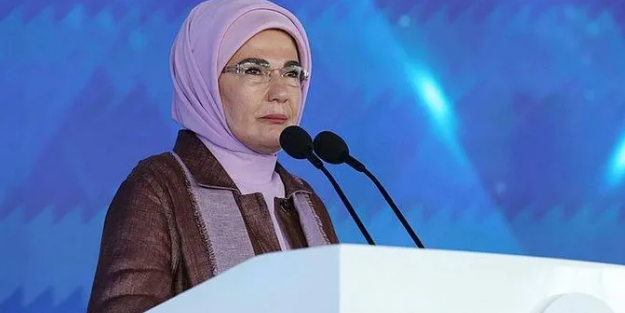 Emine Erdoğan'dan 8 Eylül paylaşımı: "Ana-Kız Okuldayız"