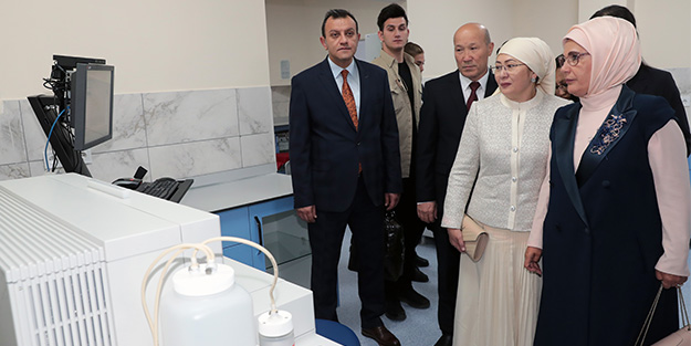 Emine Erdoğan'dan Bişkek'te hastane ziyareti