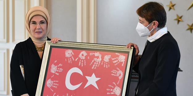 Emine Erdoğan'dan 'Öğretmenler Günü'ne özel videolu mesaj