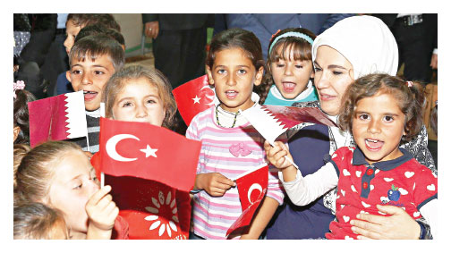 Emine Hanım sığınmacıları dinledi