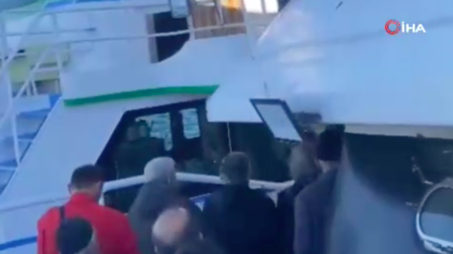 Eminönü- Üsküdar vapurunda yolcular mahsur kaldı