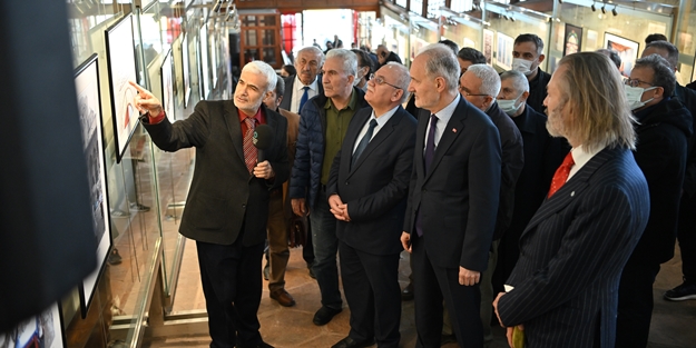 Eminönü Yeni Camii’nin 425 yıllık tarihi kitaplaştırıldı