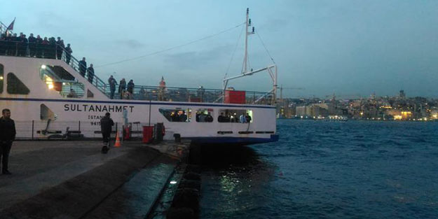 Eminönü'nde otomobil denize uçtu!