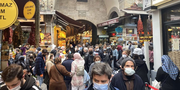 Eminönü'nde Ramazan hareketliliği