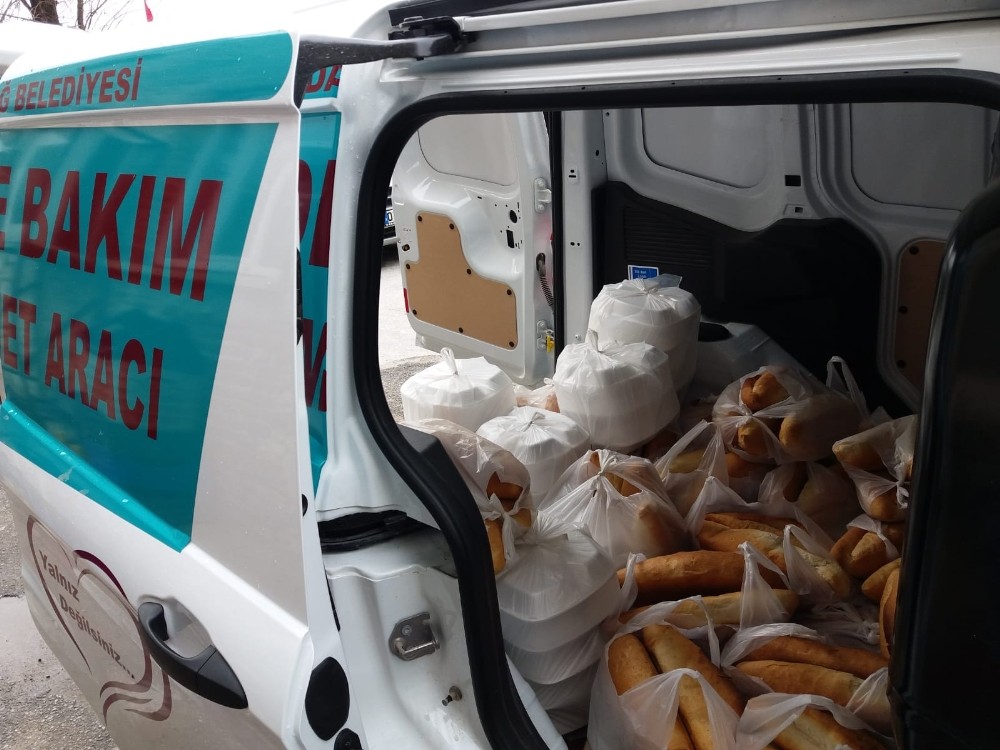 Emirdağ Belediyesinden 65 yaş üstüne ücretsiz yemek servisi 