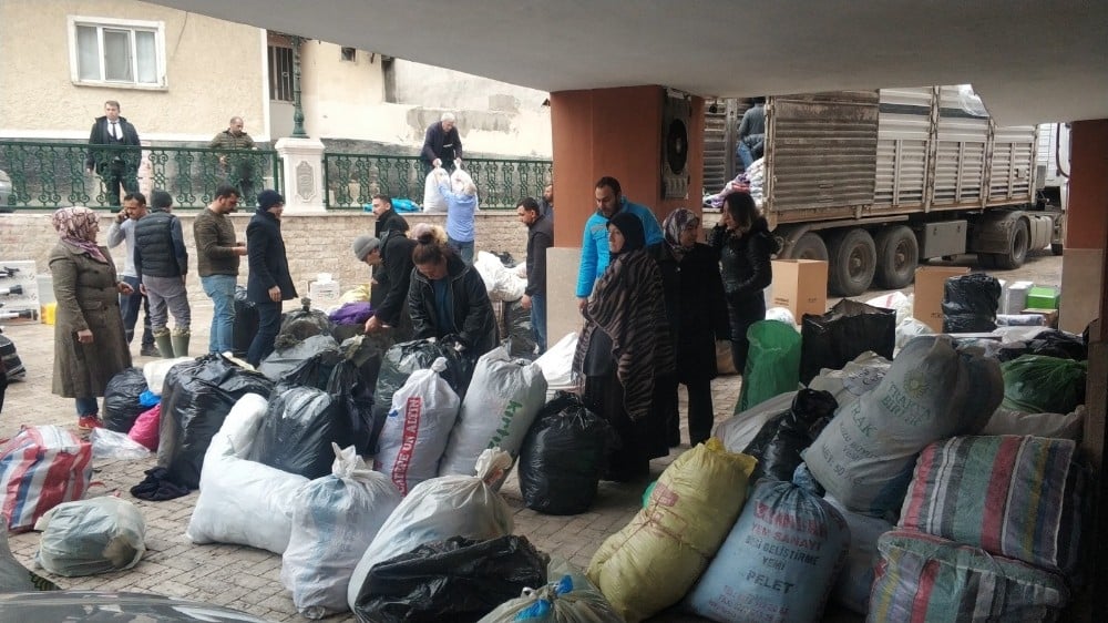 Emirdağ’dan deprem bölgesine yardım 