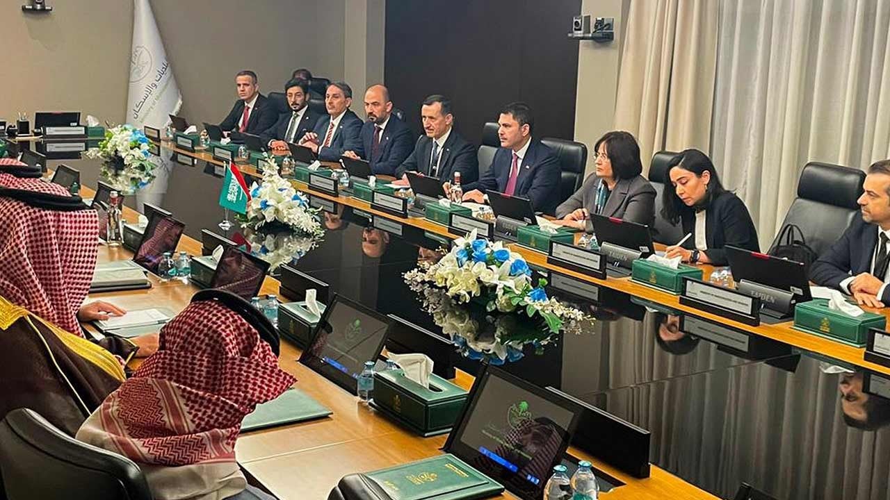 Emlak Konut dünyaya açılıyor! "Hayat Mekke" için imzalar atıldı