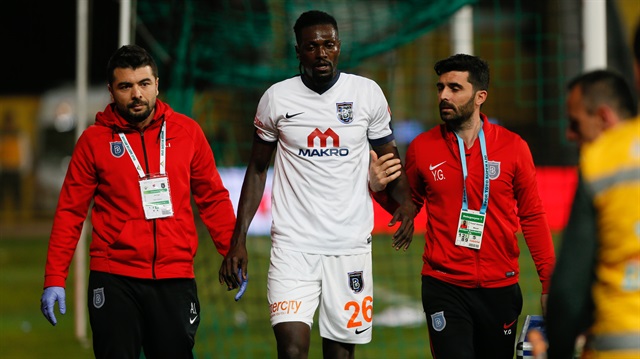Emmanuel Adebayor Galatasaray maçına yetişiyor