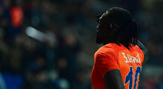 Emmanuel Adebayor'dan asker selamı