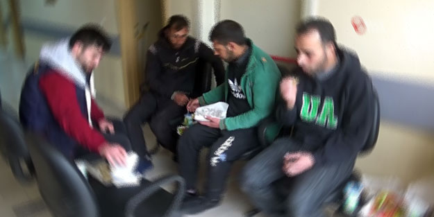 Emniyet ekiplerinin şüphelendiği araçtan göçmenler çıktı