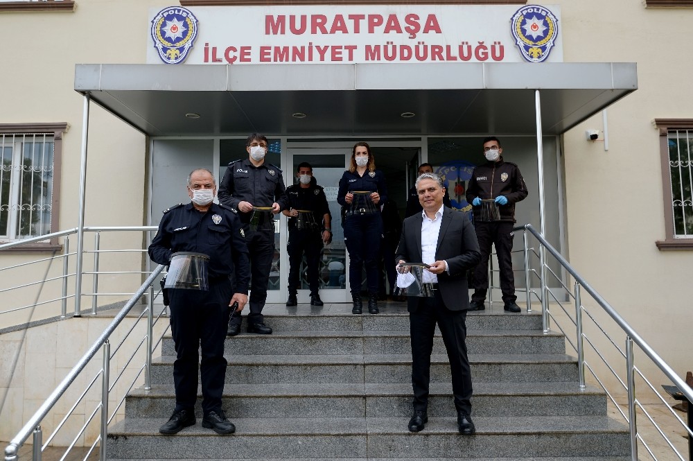 Emniyet görevlilerine siperlikli yüz maskesi 