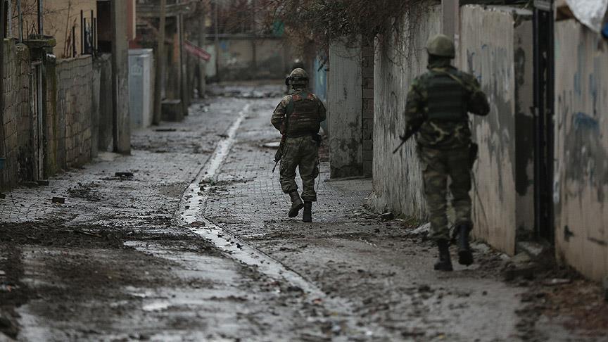 Emniyet güçlerinden Sur'da tahliye