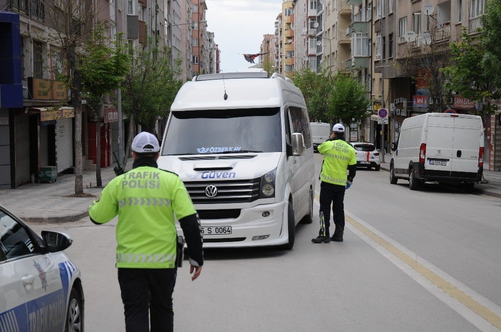 Emniyet kısıtlama kontrollerine aralıksız devam ediyor 