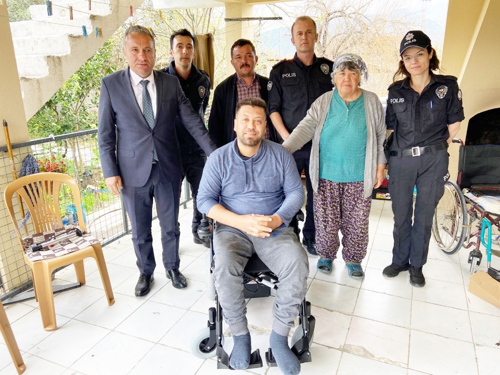 Emniyet Müdürlüğünden anlamlı hediye 