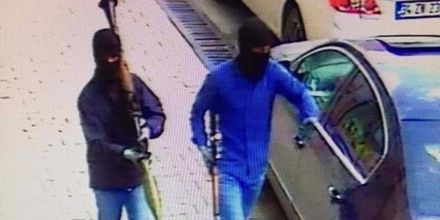 Güpe gündüz ellerinde roketlerle!