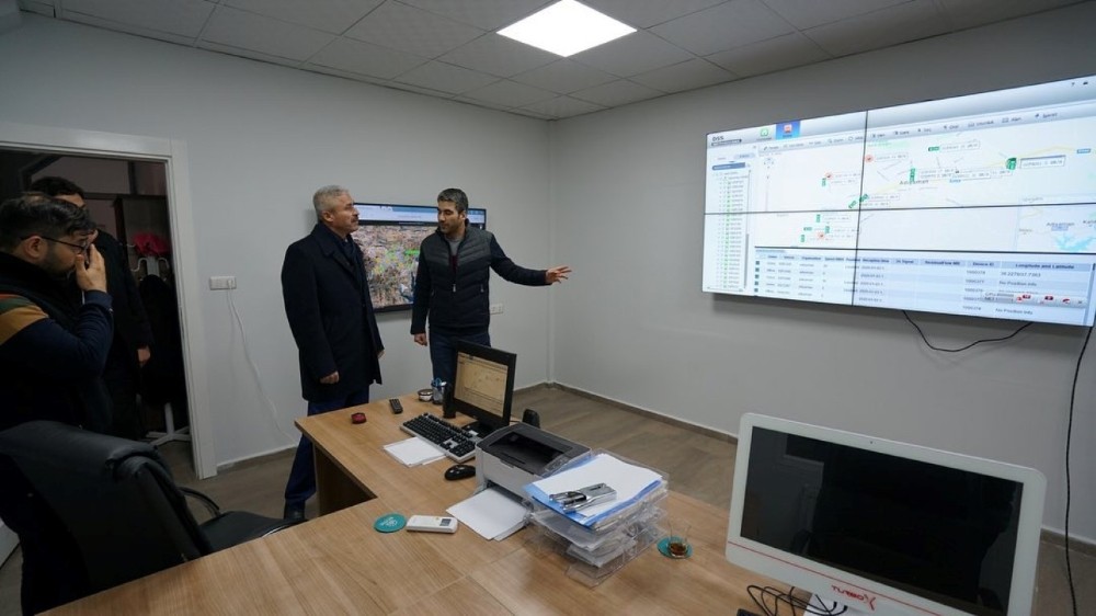 Emniyet Müdürü Ergüder, otobüs izlem merkezini gezdi 