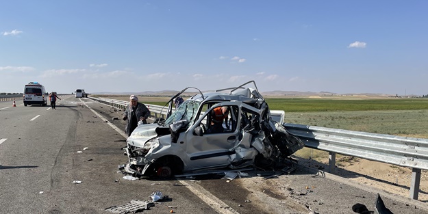 Emniyet şeridinde bekleyen düğün konvoyundaki araçlara tır çarptı, yaralılar var