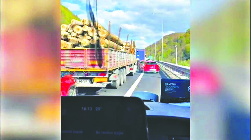 Emniyet şeridine girerek ambulansı engelleyen 49 araca 315 bin lira ceza